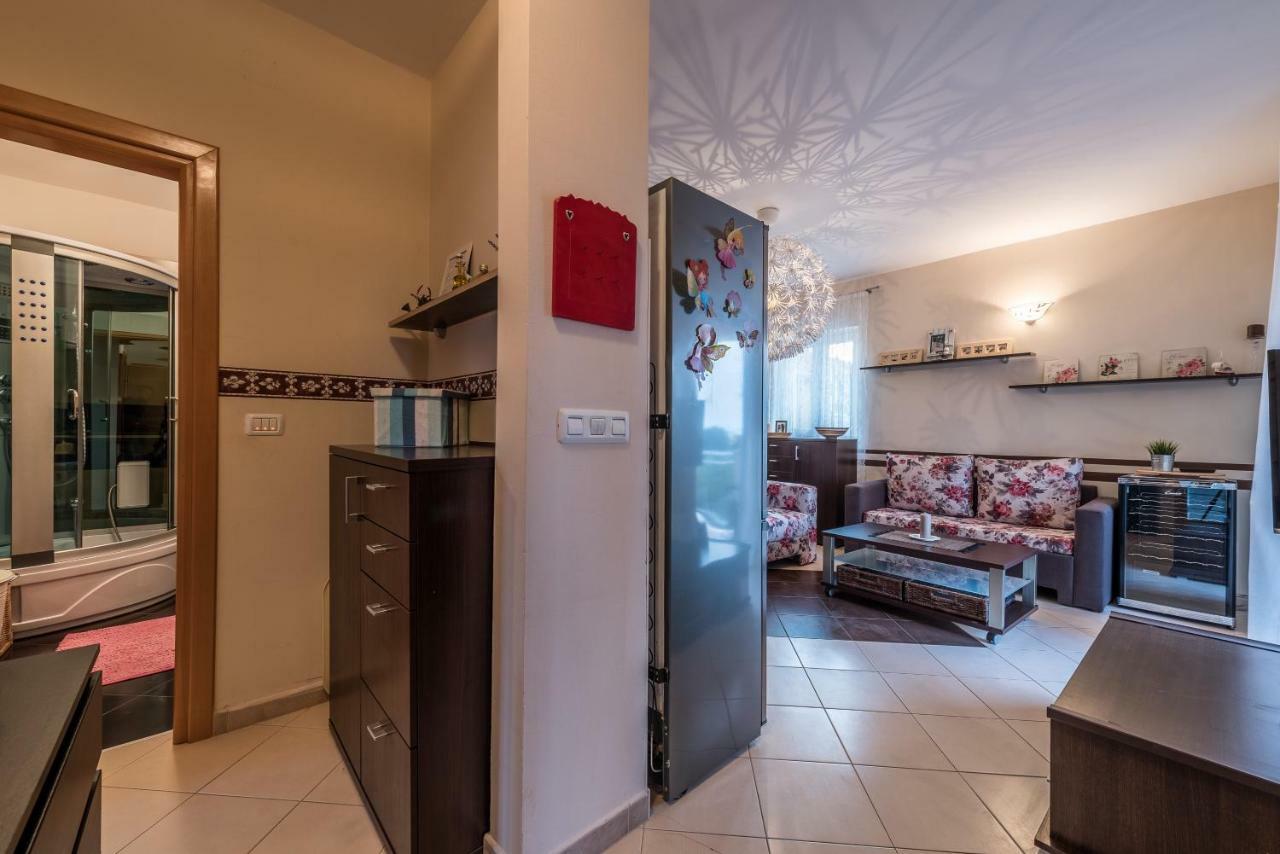 Apartments Jelavic Sutomiscica Екстер'єр фото