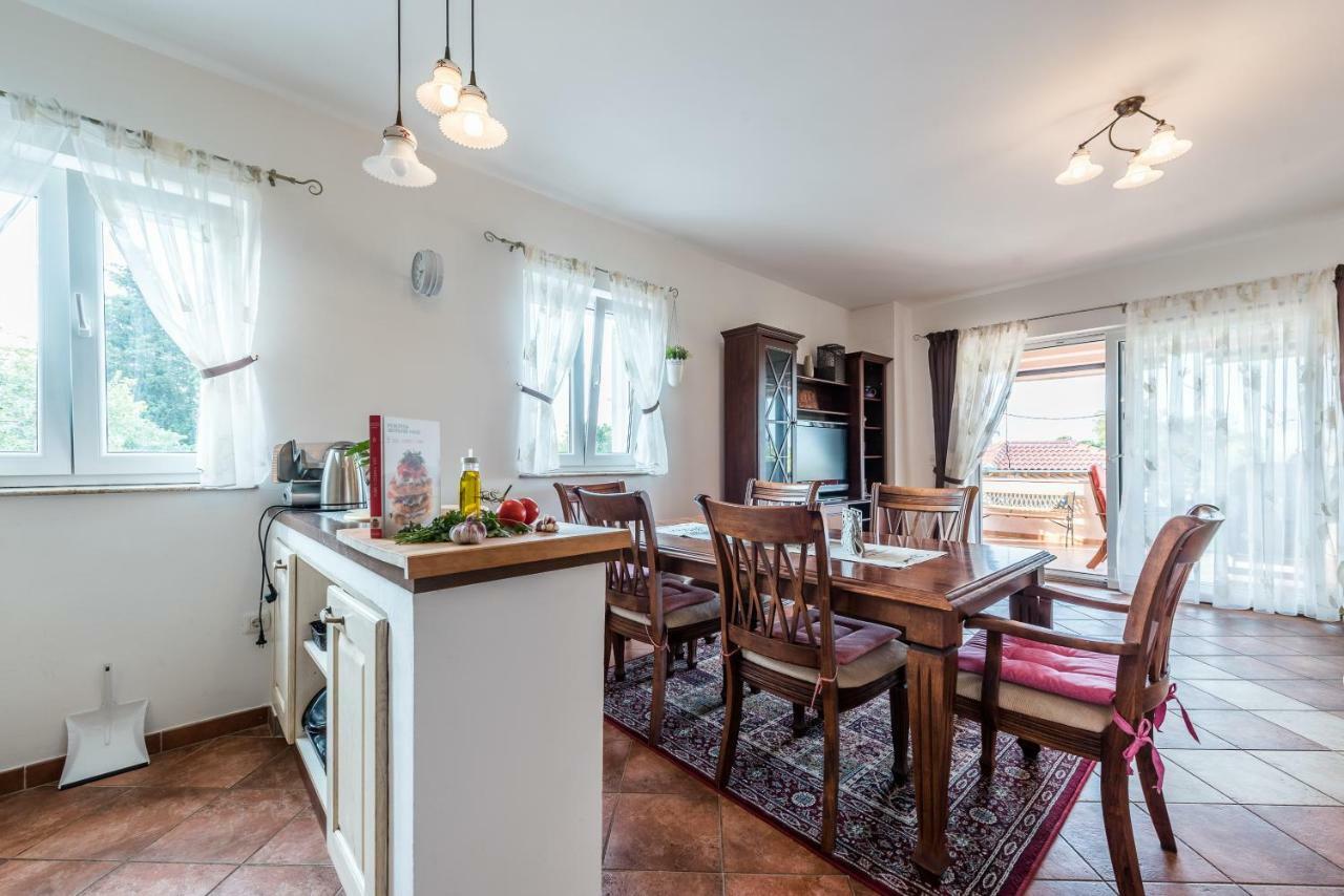 Apartments Jelavic Sutomiscica Екстер'єр фото