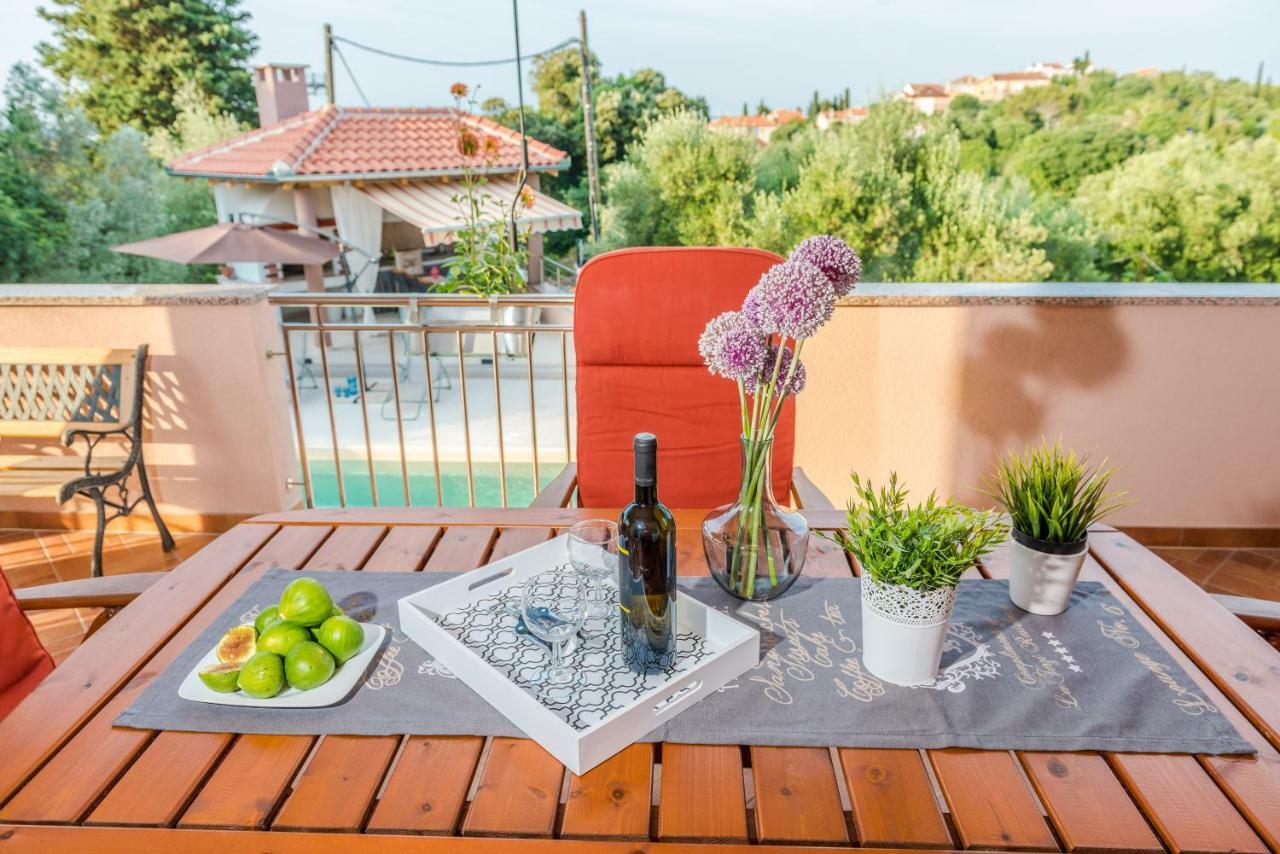 Apartments Jelavic Sutomiscica Екстер'єр фото