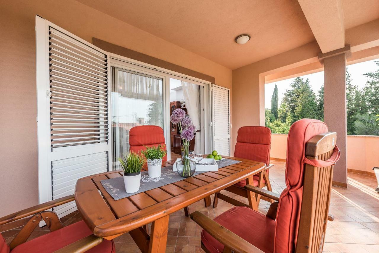 Apartments Jelavic Sutomiscica Екстер'єр фото