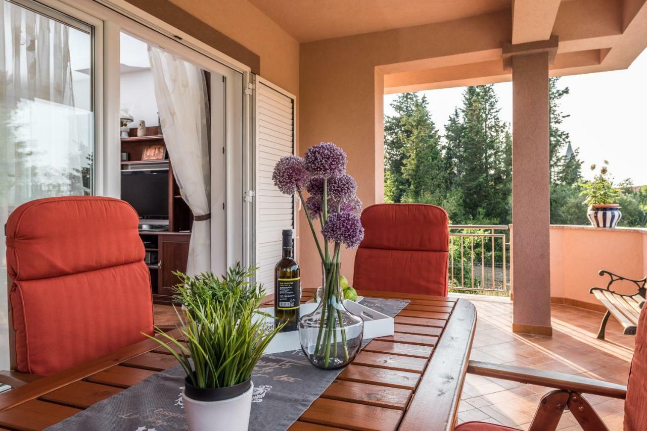 Apartments Jelavic Sutomiscica Екстер'єр фото
