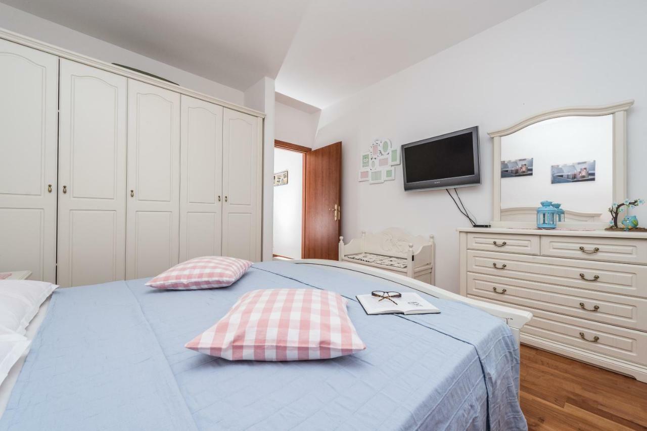 Apartments Jelavic Sutomiscica Екстер'єр фото