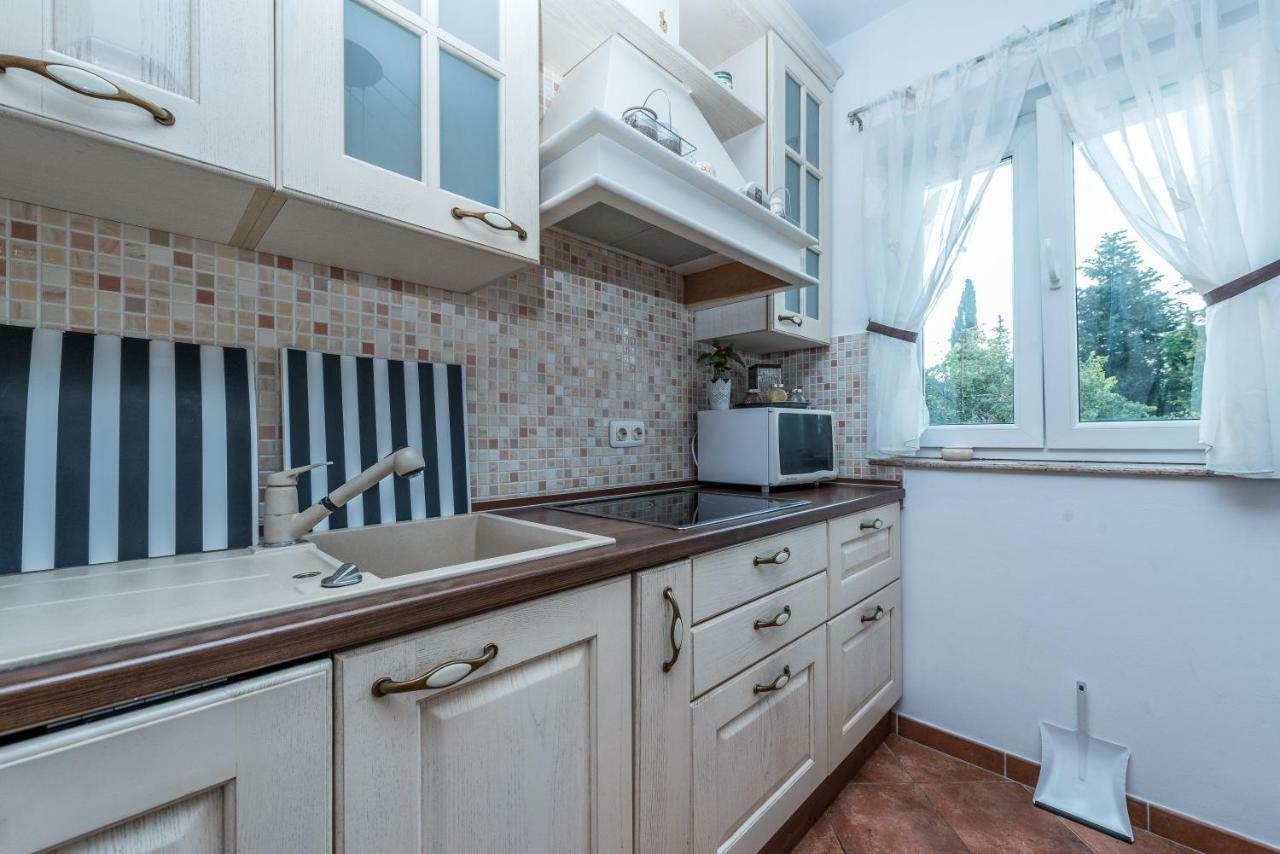 Apartments Jelavic Sutomiscica Екстер'єр фото