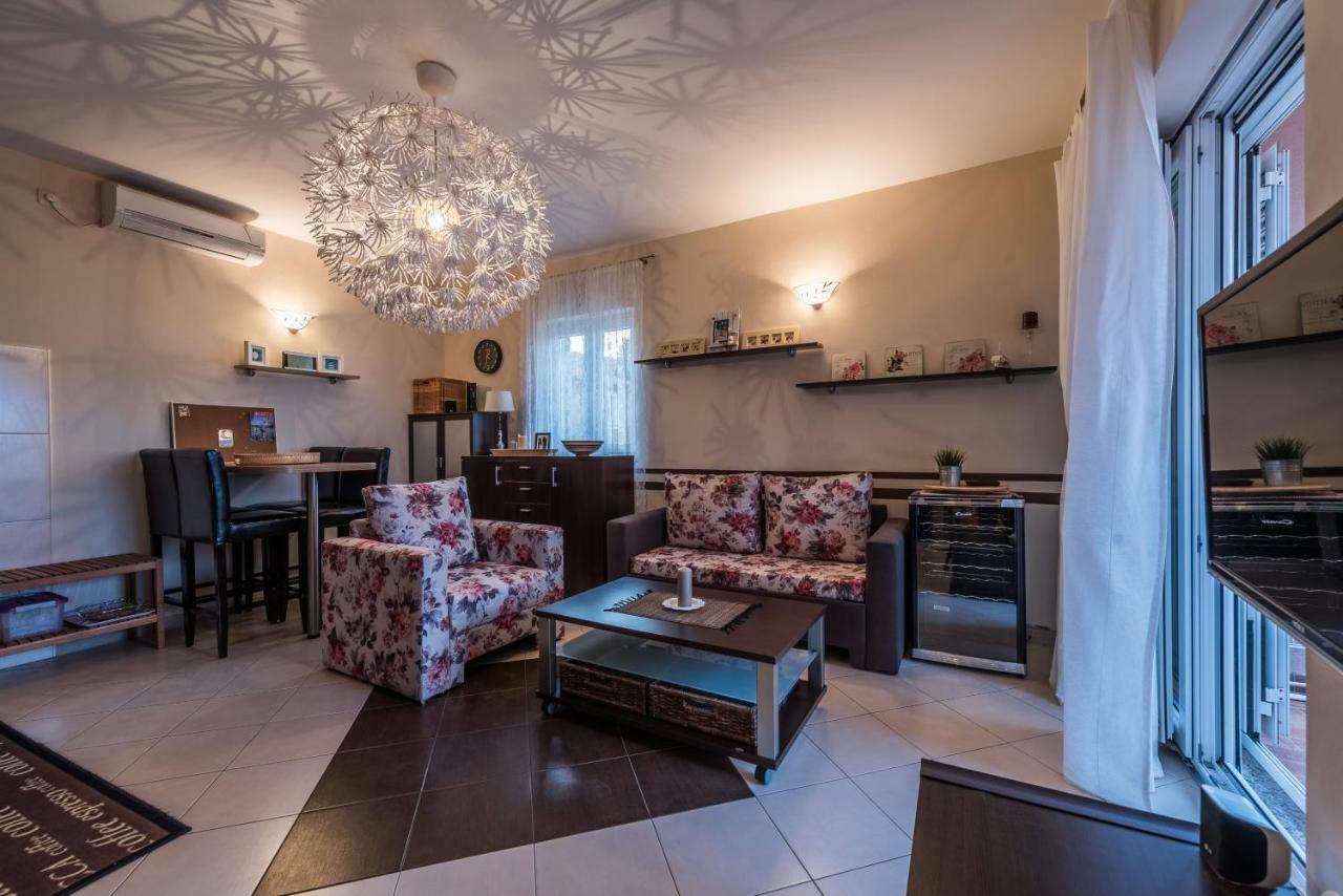 Apartments Jelavic Sutomiscica Екстер'єр фото