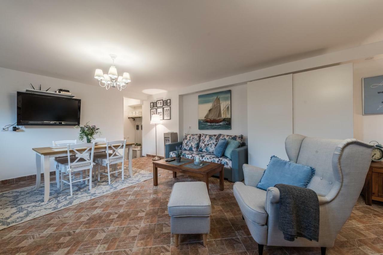 Apartments Jelavic Sutomiscica Екстер'єр фото